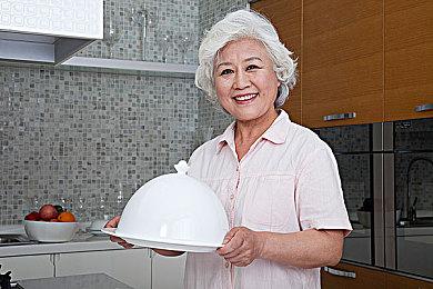 SE新作《卡牌之声 被囚禁的魔物》 今日在主机平台发售